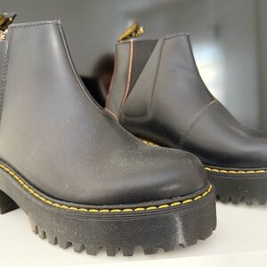 BRAND NEW Dr. Martens Sanguine Chelsea Boots Black - size 7 US